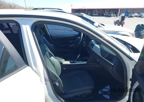 2015 BMW 320I xDrive z USA, uszkodzony, nr VIN WBA3C3G50FNS74542